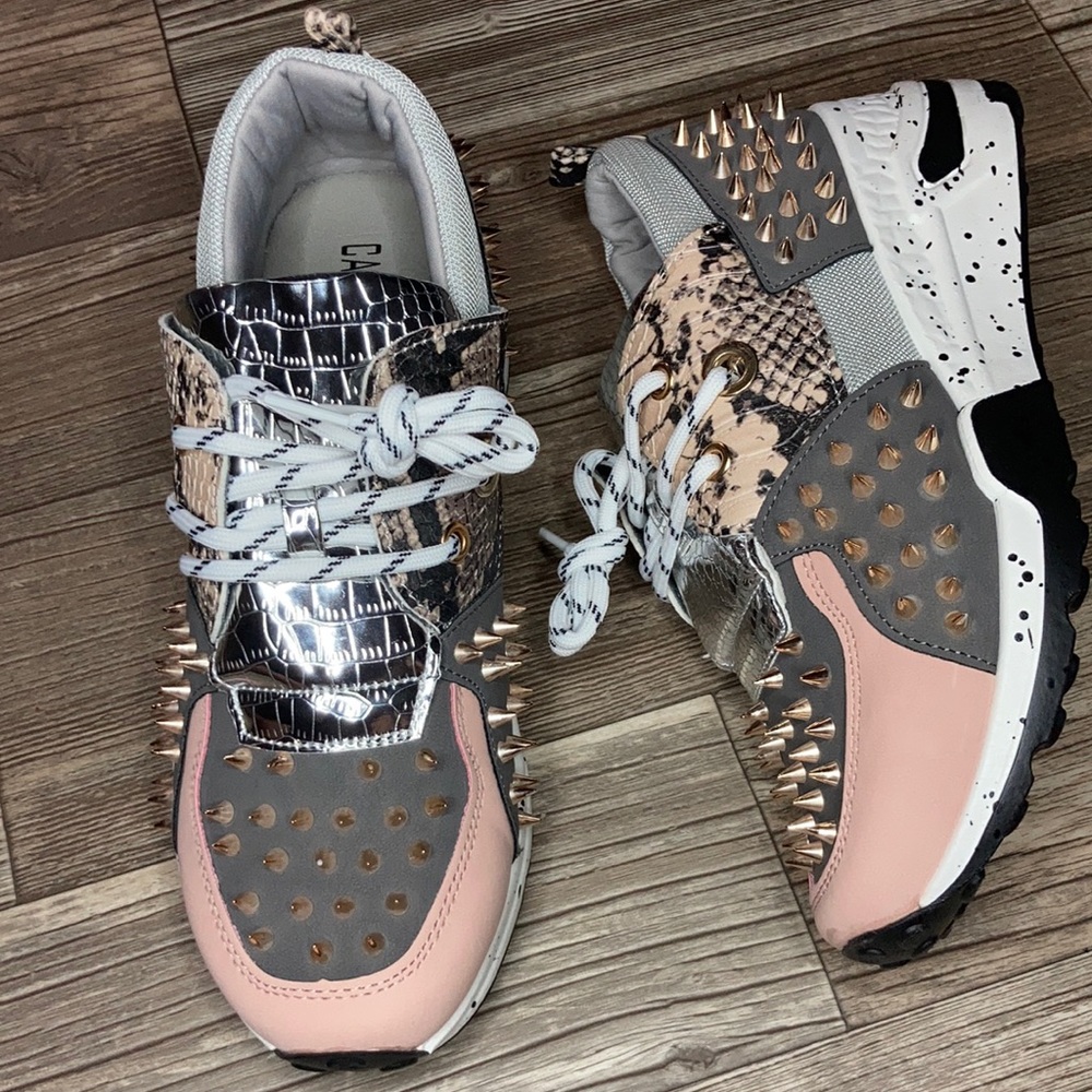 Bella Chic Sneakers - Picture 3 of 10